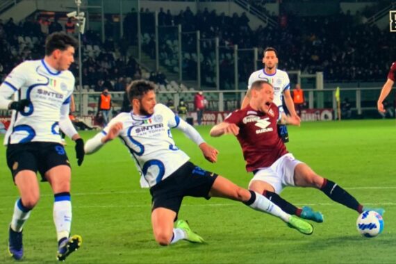 La moviola di Torino-Inter: perché il VAR non è intervenuto?